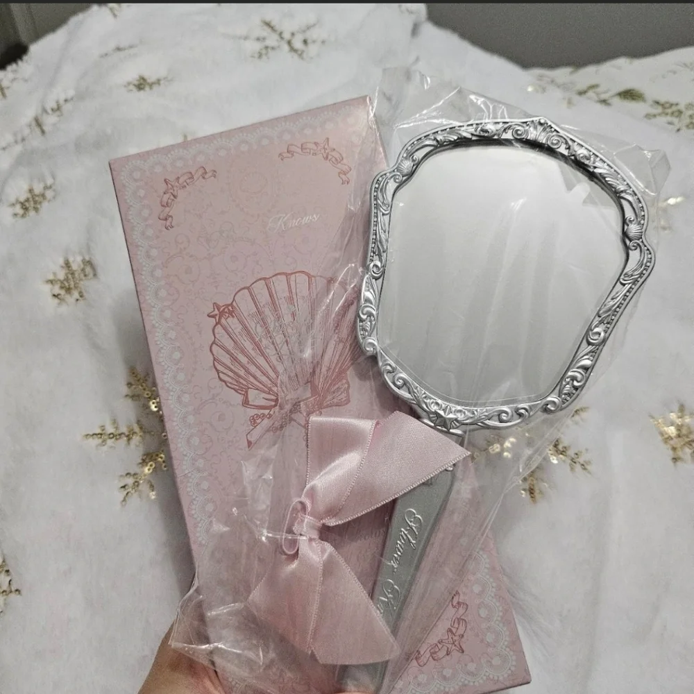 Flower Knows Shell's‎ Jewel Hand Mirror